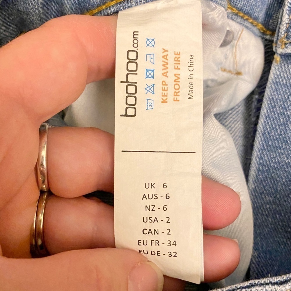 Boohoo NWT Sophie High Waist Distressed Jeans Women Light Wash Ripped Straight 2 - Picture 8 of 16